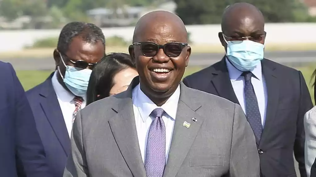 Ministar spoljnih poslova Gabona preminuo nakon srčanog udara na sednici vlade