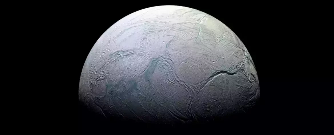 Dubok sneg prekriva ledeni Mesec Encelad, ali kako je stigao tamo?