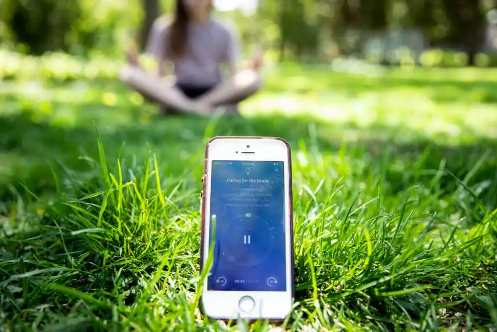 Studija istražuje efekte meditacije na upotrebu društvenih medija