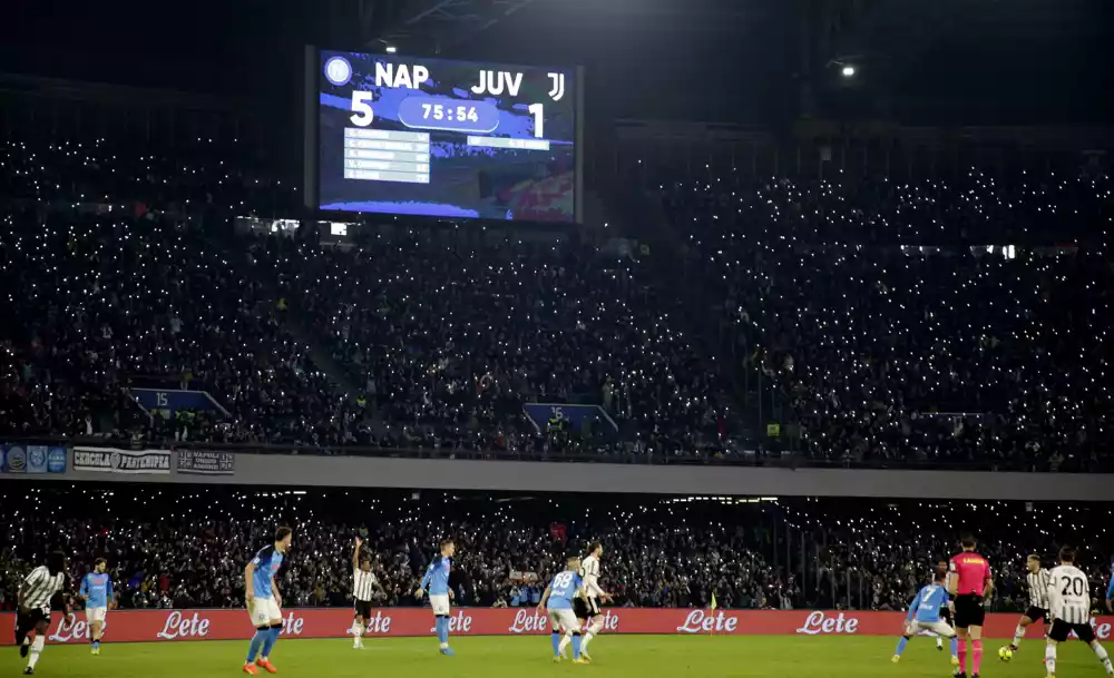 Napoli savladao Juventus sa 5-1 u meču za vrh tabele