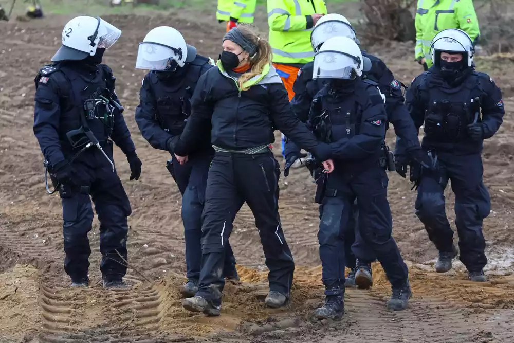 Nemačka policija se sukobila sa aktivistima u obračunu oko proširenja rudnika uglja