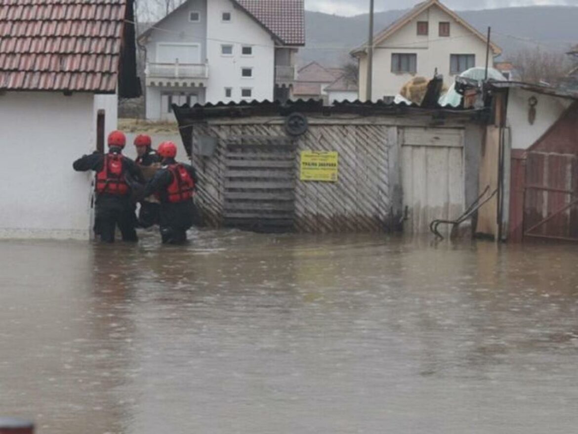 Nivo reka u blagom porastu, zbog padavina poplavljeno 17 domaćinstava u Preševu