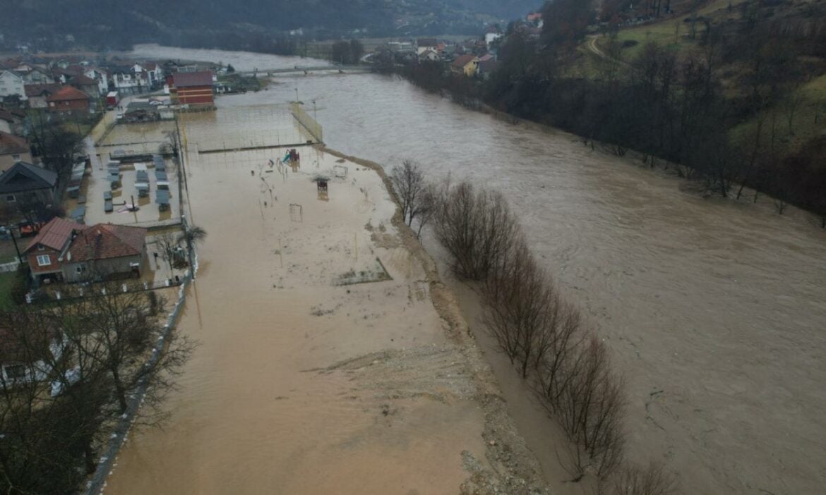 Sava na granici vanredne odbrane od poplava, nivo Lima u opadanju