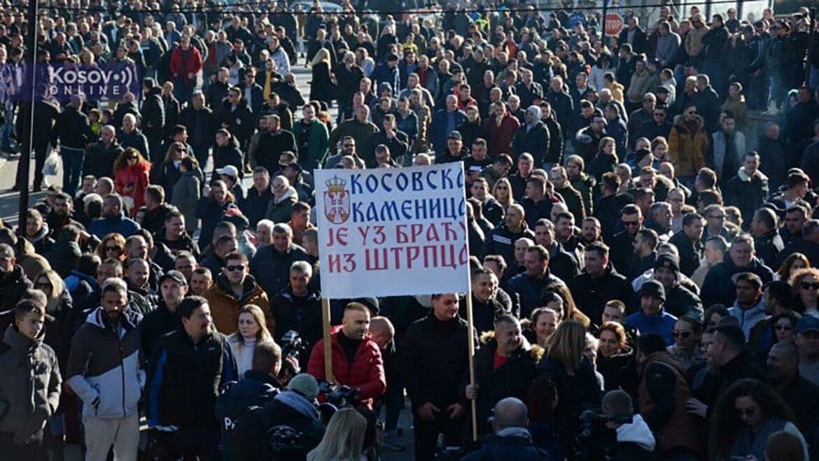 Na Kosovu protesti i protiv Kurtija i Protiv Vučića