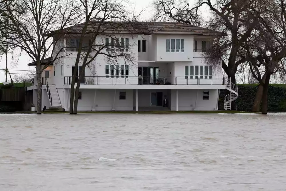 Rekordne kiše zapljuskuju Kaliforniju sa jačom olujom na putu