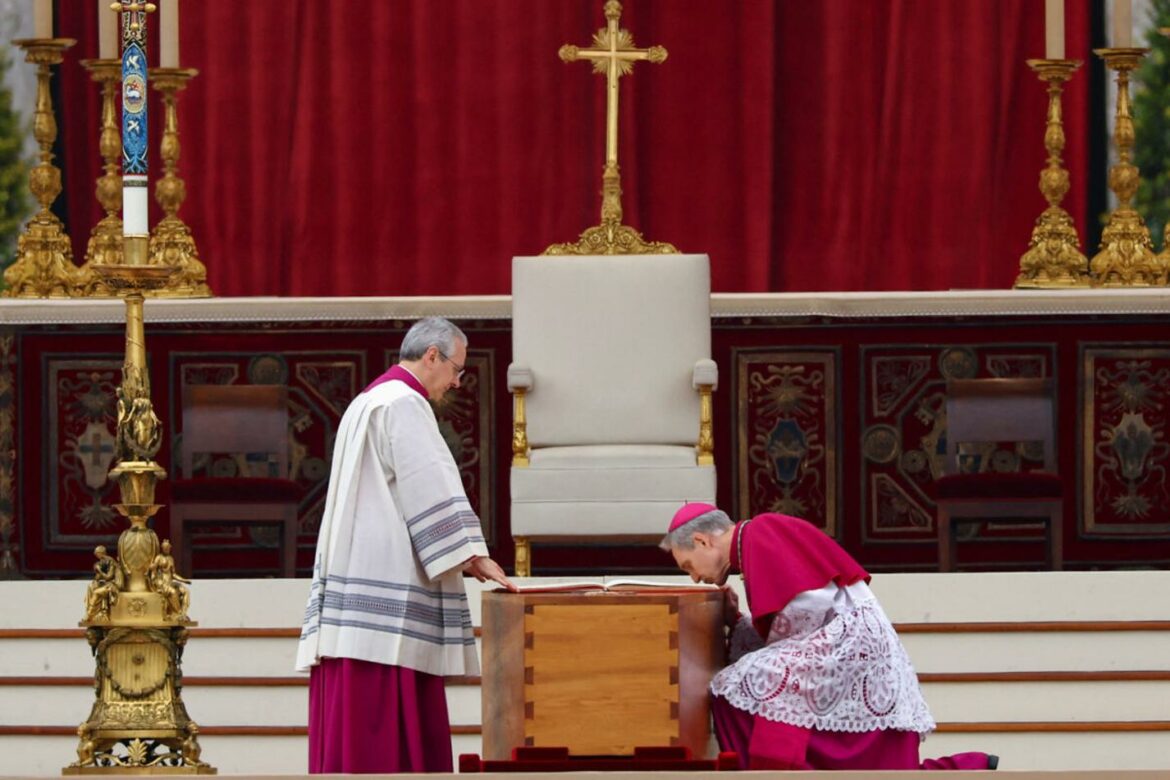 Sahrana Benedikta XVI u Vatikanu, misu predvodi papa Franja