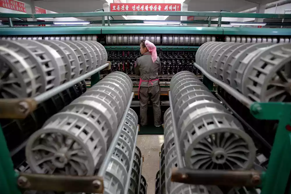 Severna Koreja poziva na normalizaciju fabrika i ekonomije nakon ‘preokreta’ COVID-a