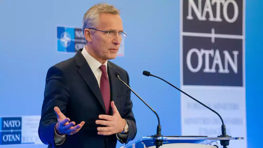 Stoltenberg: Članice NATO bi trebalo što pre da popune rezerve oružja i municije