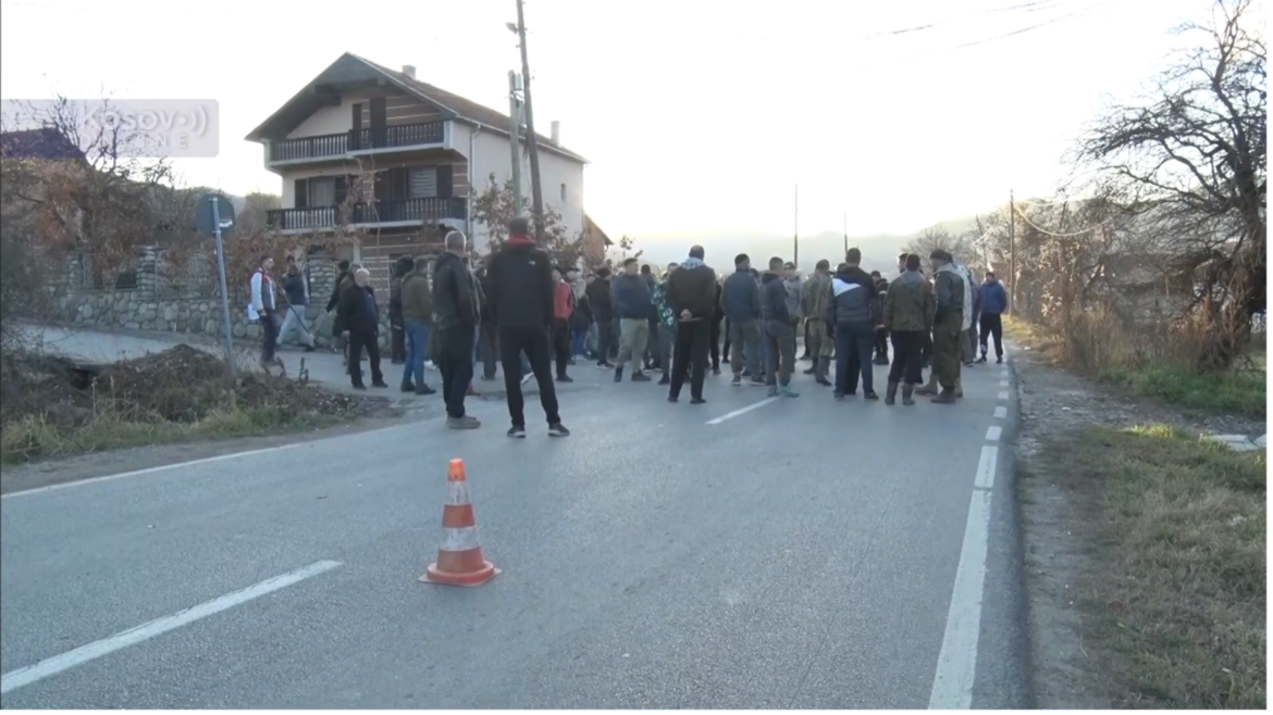 Protest Srba u Gotovuši kod Štrpca i dalje traje