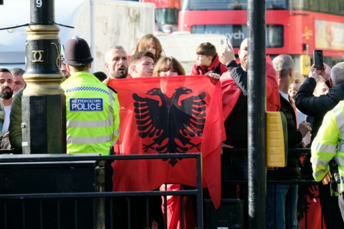 Tirana izrazila protest britanskom ambasadoru zbog diskriminarne retorike o Albancima