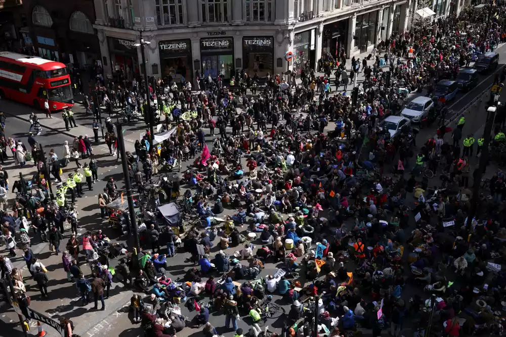 UK traži jača ovlašćenja da zaustavi proteste