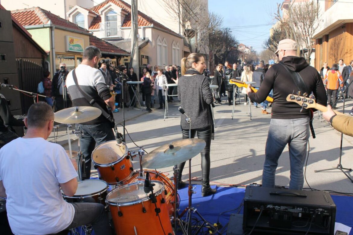 U Kragujevcu otvorena manifestacija „Ulica od srca“