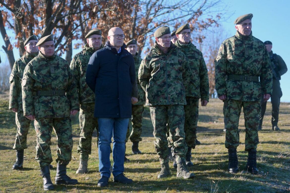 Vučević i Mojsilović na Božić obišli vojnike u Kopnenoj zoni bezbednosti