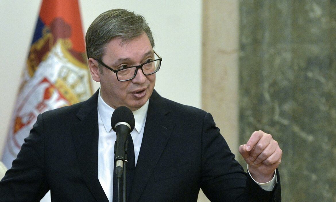 Vučić pomenuo povlačenje, u 11 prisustvuje sednici Vlade, večeras se obraća javnosti