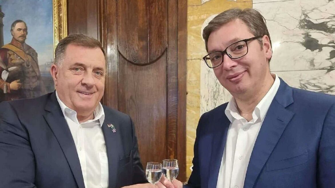 Vučić čestitao Dodiku Dan Republike Srpske