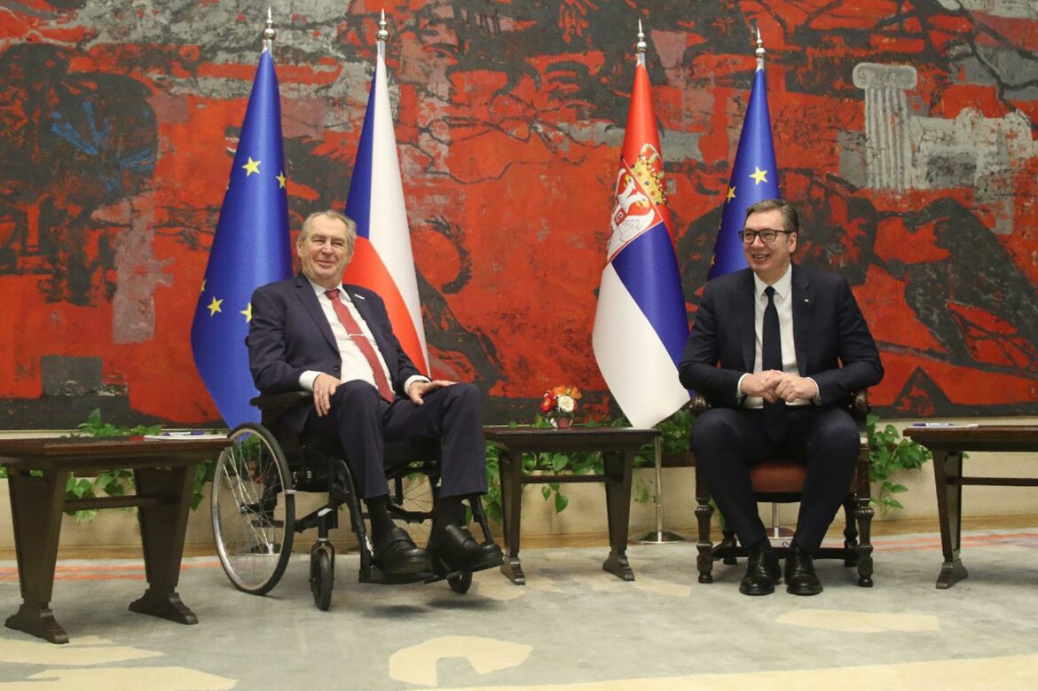 Vučić: Zeman pokazao kako veliki i hrabri ljudi mogu da prave istoriju