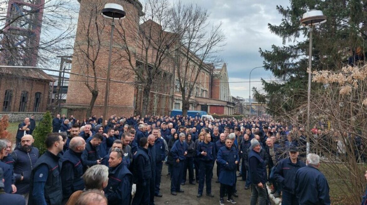 Radnici „Zastava oružja“ održali jednočasovni štrajk upozorenja, sutra u Skupštini