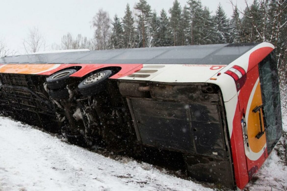 Autobus sleteo u jarak kod Nove Varoši