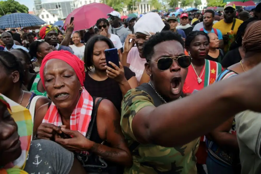 Demonstranti upali u parlament Surinama zbog visokih cena goriva