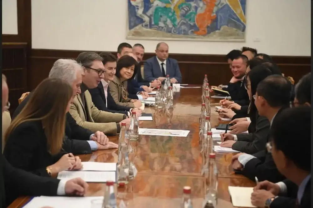 Vučić sa predstavnicima „Ziđina“ o pitanjima od obostranog interesa