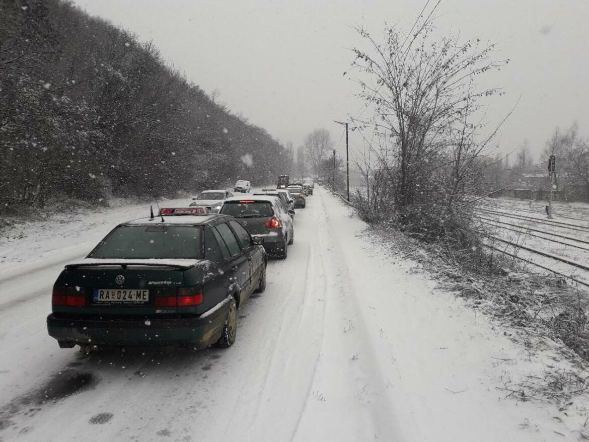 Upozorenje „Puteva Srbija“ vozačima: Na ovim deonicama ima snega