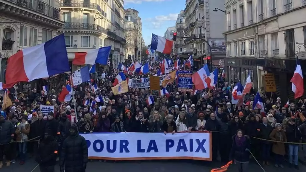 Anti-NATO protesti pogodili su Francusku