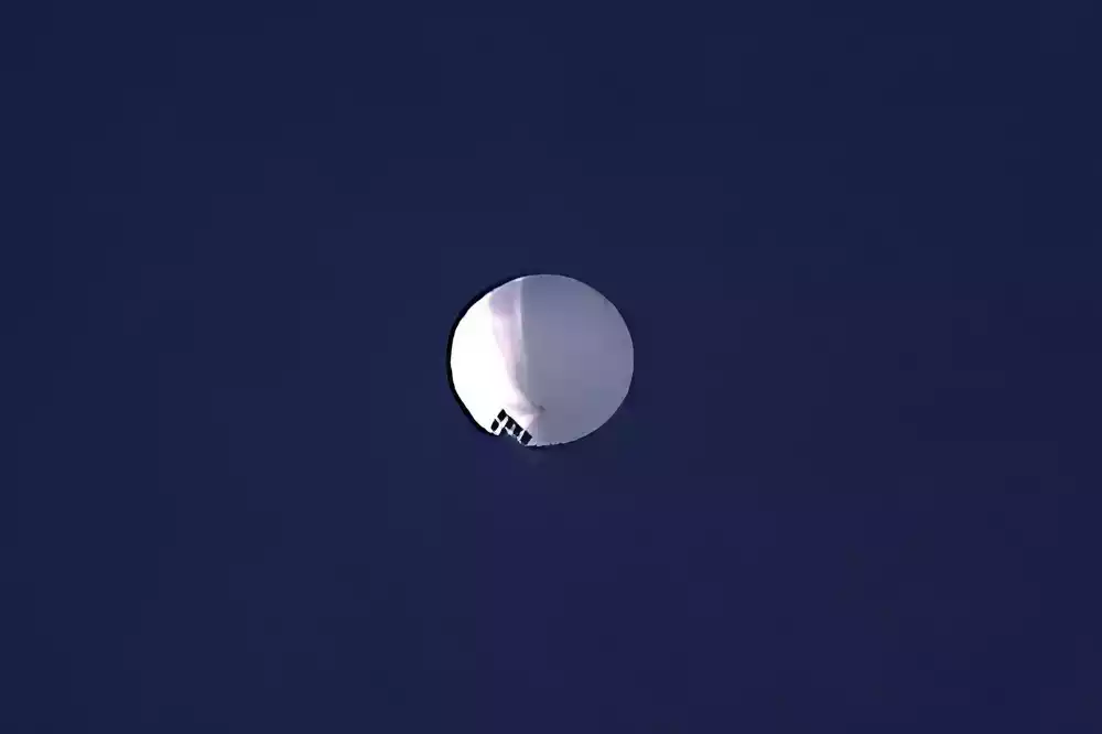 Kineski balon sada iznad centralne SAD