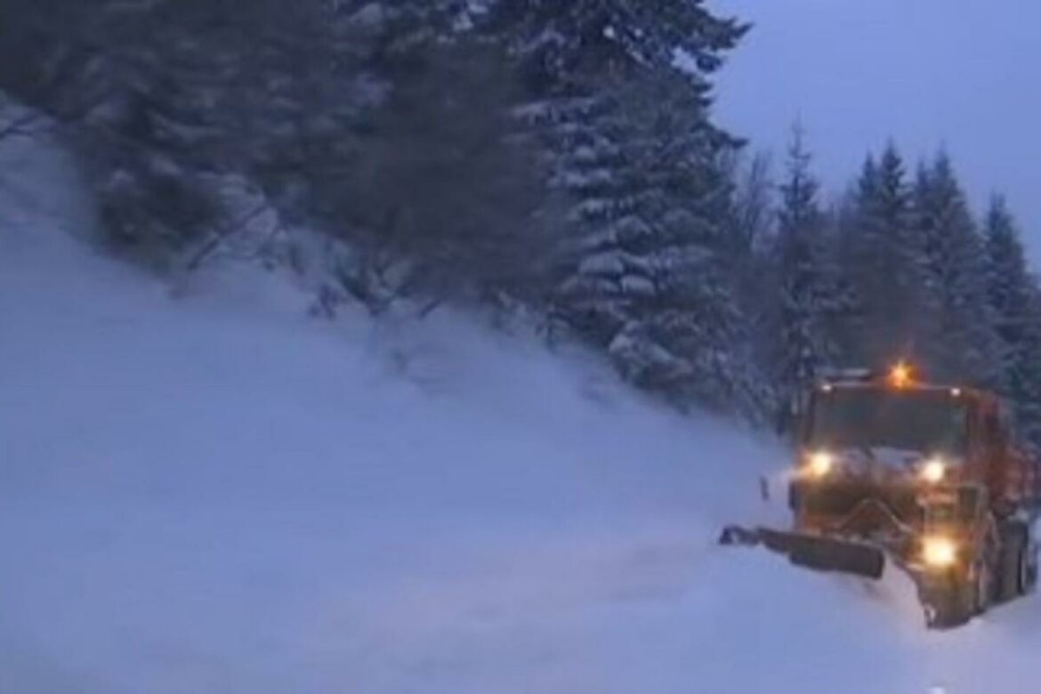 Nulta vidljivost na deonici Brzeće-Kopaonik, obustavljen saobraćaj