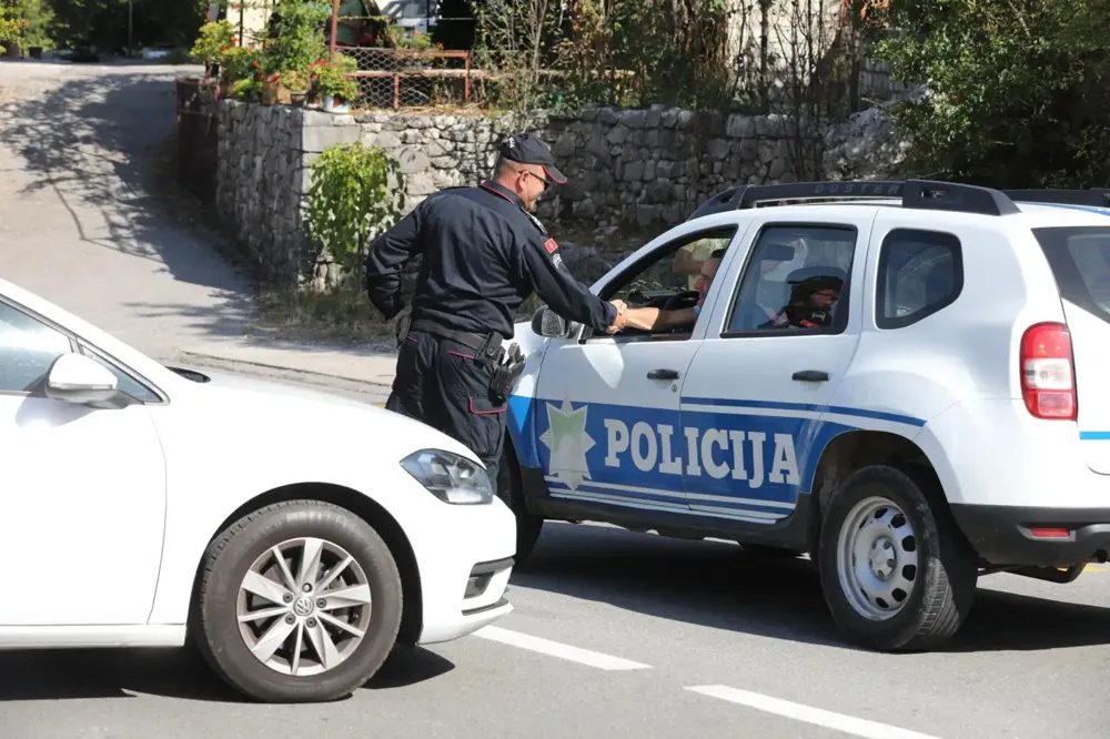 Mediji: Crnogorski policajci maltretirali državljanina Albanije, policija ispituje slučaj