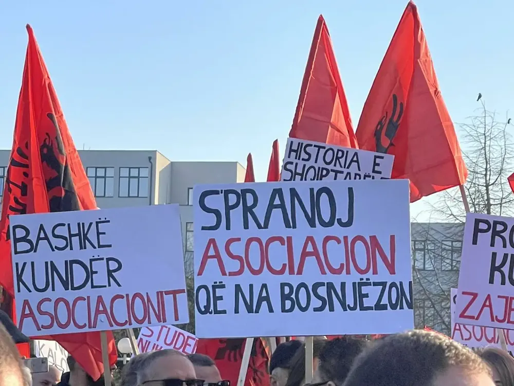 Kosovska Mitrovica: Protest protiv ZSO