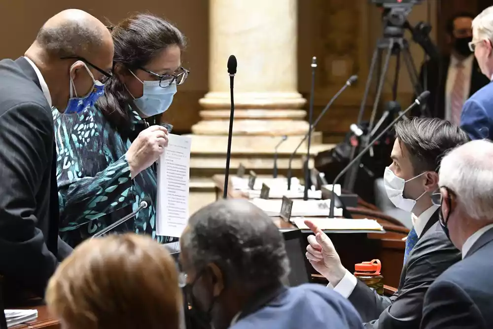 Senat Kentakija dozvoljava nastavnicima da odlučuju o transrodnim zamenicama