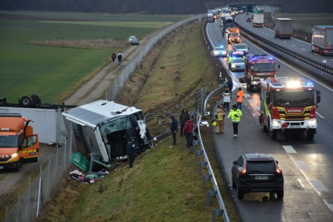 Slovenija: Prevrnuo se autobus pun putnika, ima nastradalih