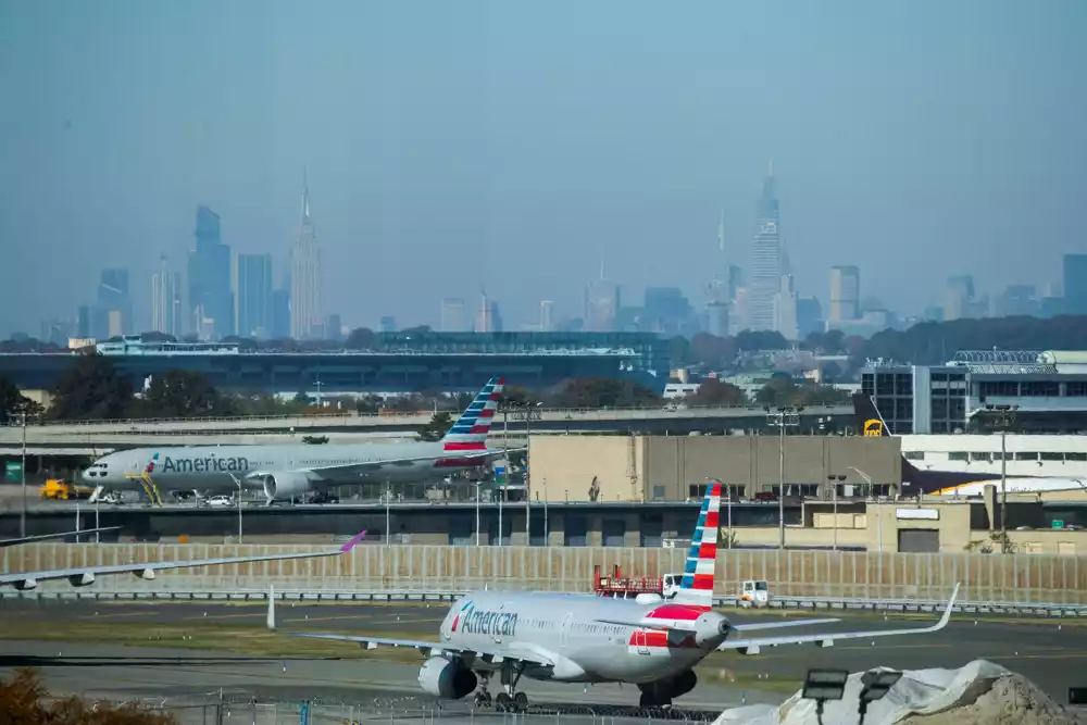 Dvoje poginulih u nesreći na aerodromu JFK u Njujorku