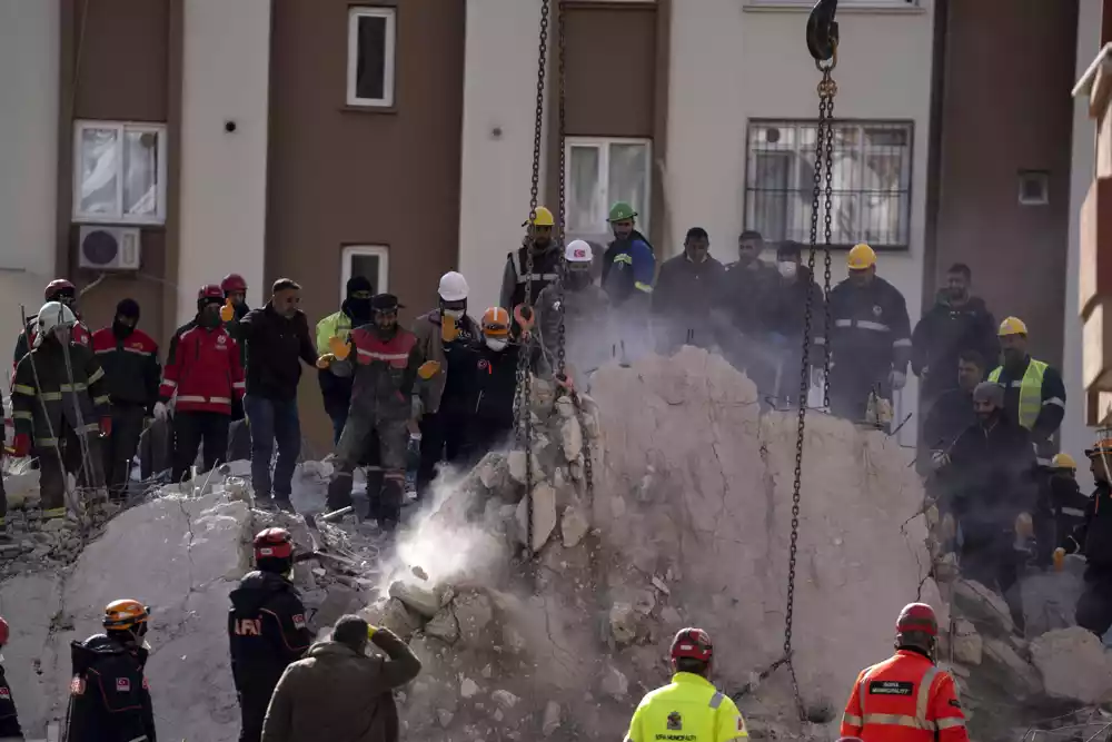 Pod ruševinama u Turskoj i Siriji zatrpano 180.000 ljudi