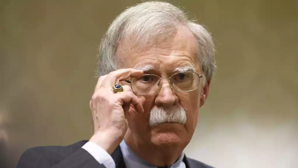 Bolton: Kina je „sa obe noge“ na strani Rusije