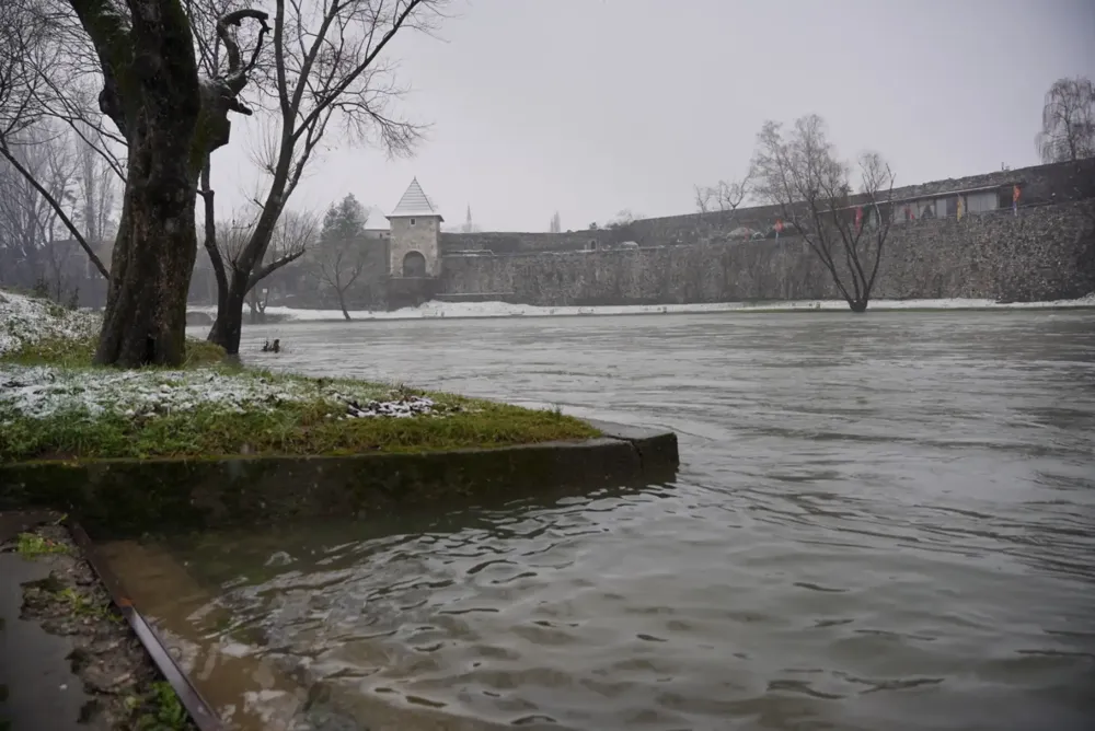 Danas oblačno i suvo, temperatura do 12 stepeni