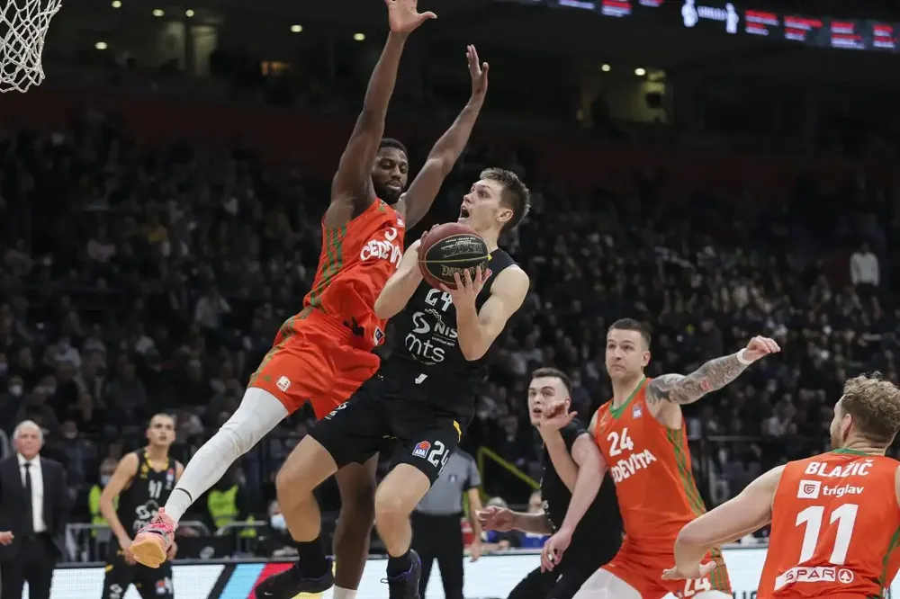 Partizan bolji od Cedevita Olimpije u uzbudljivoj završnici, crno-beli čuvaju prvo mesto