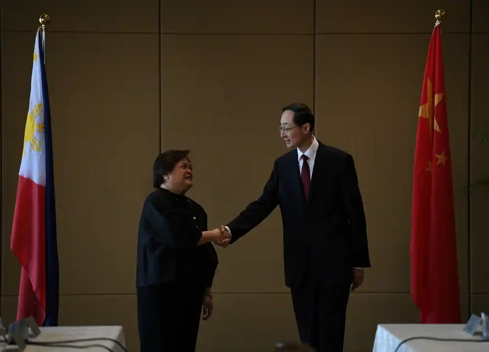 Filipini i Kina poručuju da će rešiti pomorska pitanja na miran način