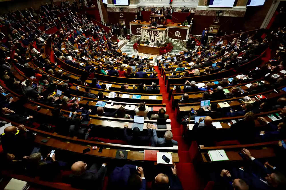 Uprkos protestima, francuski Senat je izglasao podizanje starosne granice za odlazak u penziju na 64 godine