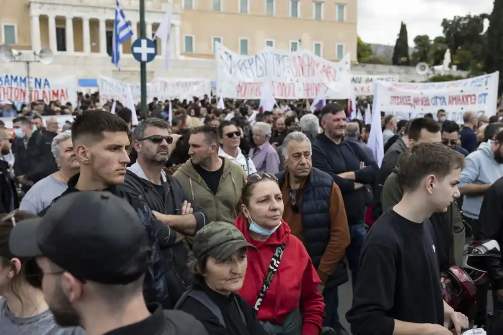 Hiljade ljudi učestvuju u novom protestu u Grčkoj zbog nesreće voza