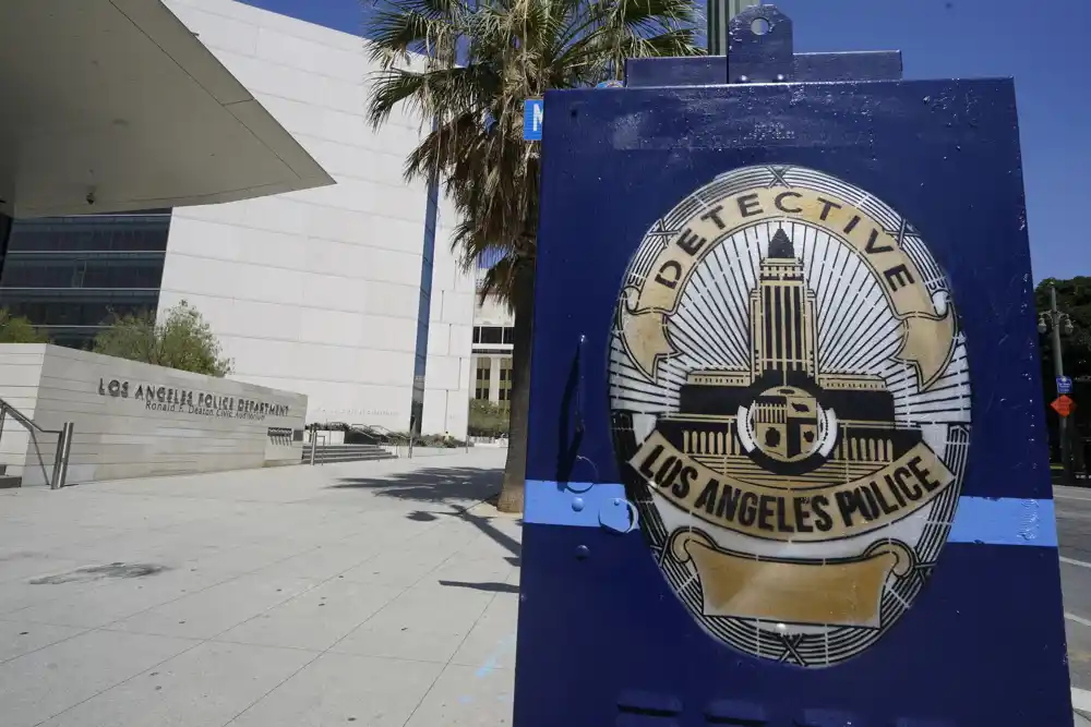Imena, fotografije tajne policije Los Anđelesa objavljene na internetu