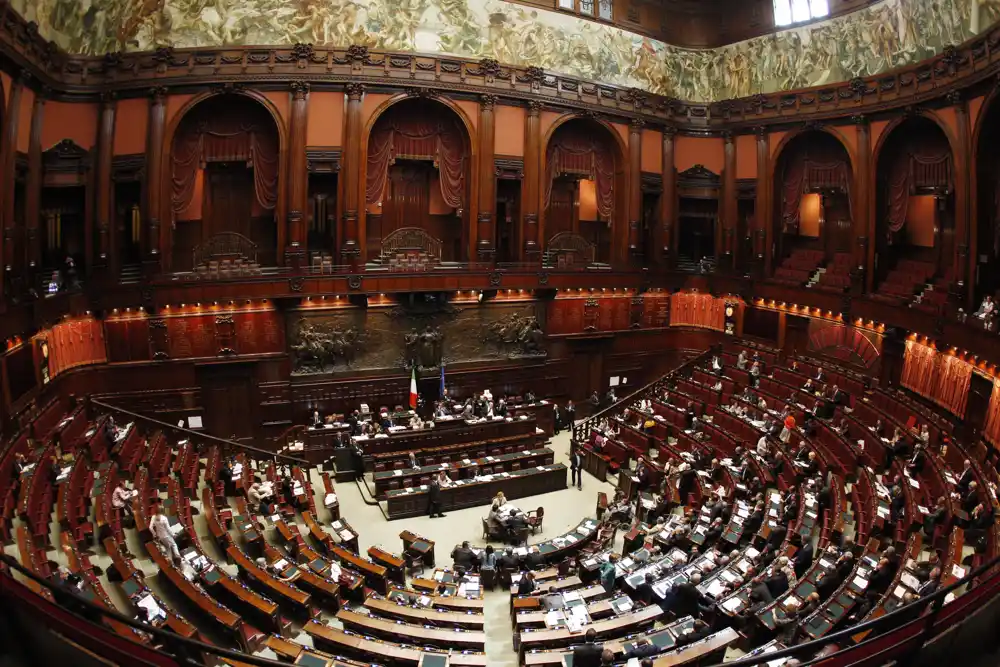 Italija će raspravljati o zakonu koji kriminalizuje surogat majčinstvo
