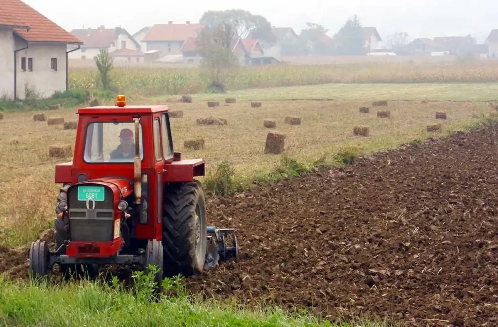 Poljoprivrednici: Država nije isplatila subvencije, zakasnili krediti, a uveliko teče rok za setvu