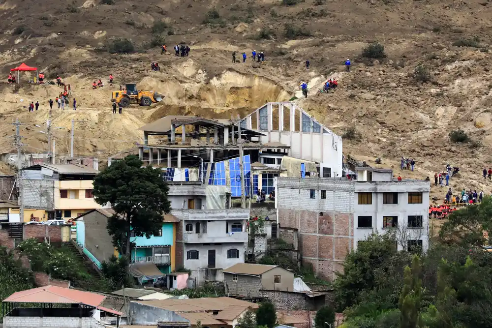 Porodice tragaju za nestalim u klizištu u Ekvadoru, broj mrtvih porastao na 11