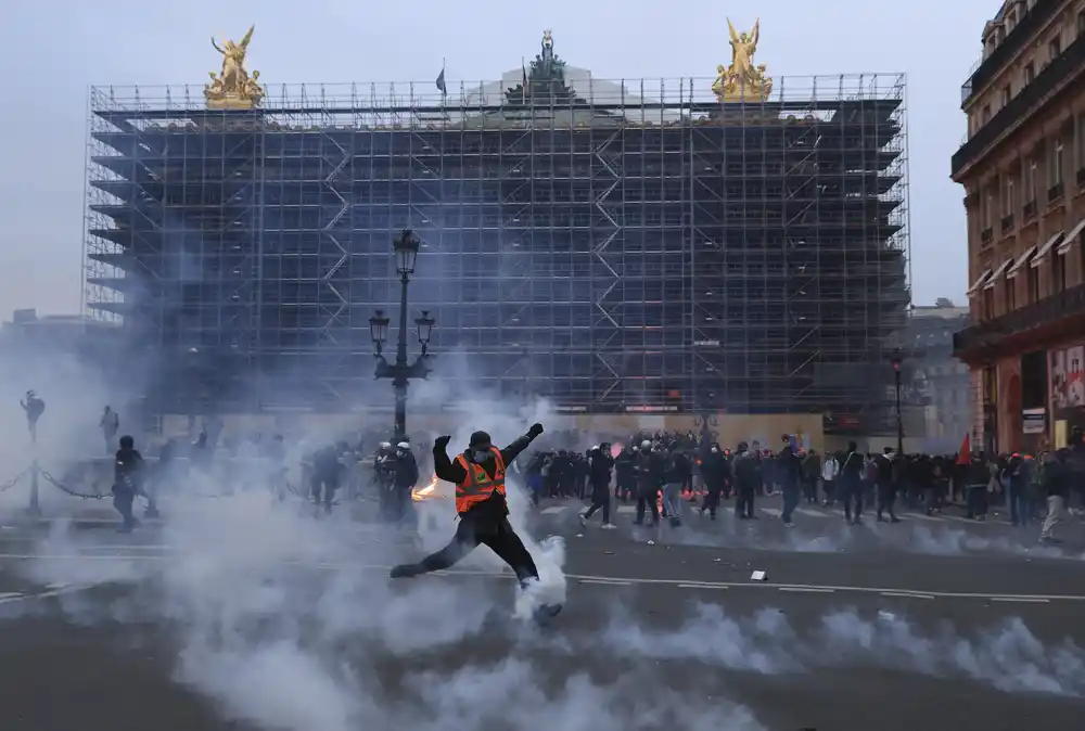 Poseta britanskog kralja Francuskoj otkazana zbog masovnih protesta
