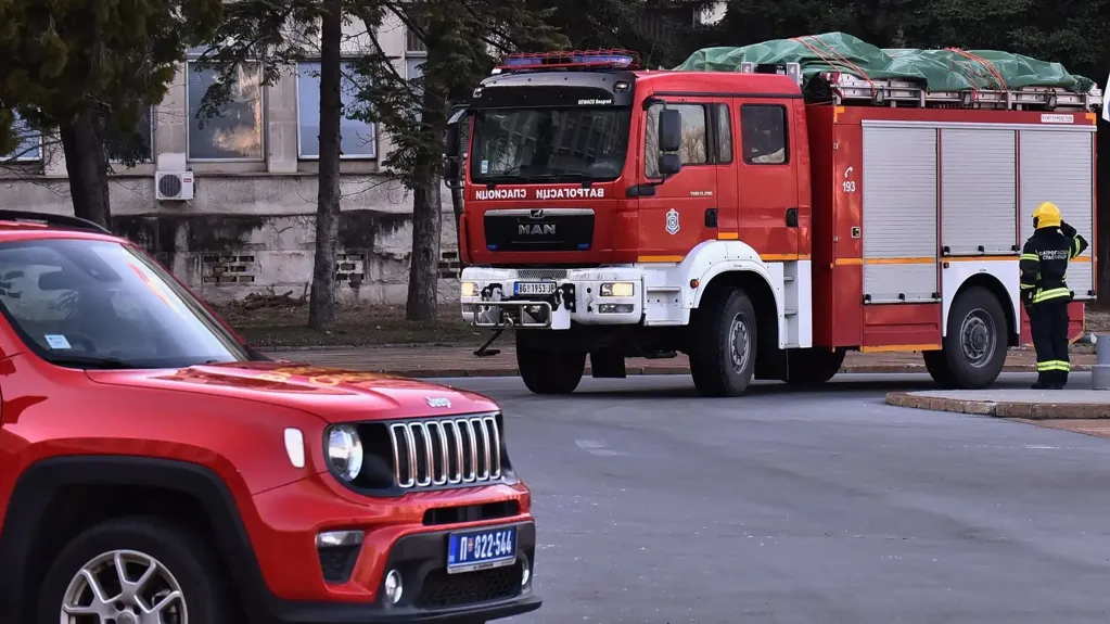 Beograd: Požar u Učiteljskoj ulici,  povređena jedna osoba