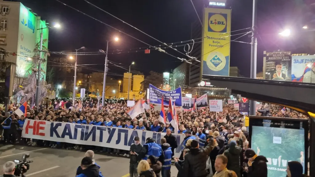 Građani u protestnoj šetnji centrom Beograda protiv plana za Kosovo