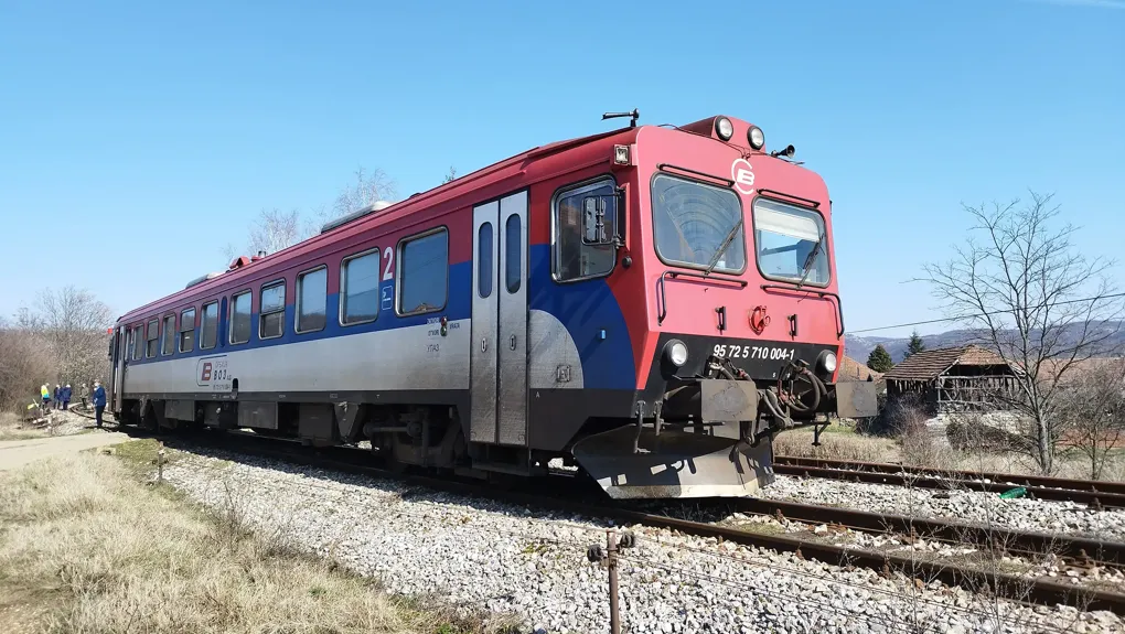 Teretni voz naleteo na kamion između Paraćina i Jagodine, povređene dve osobe