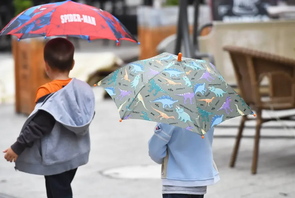 Sutra oblačno sa kišom i pljuskovima, temperatura do 19 stepeni