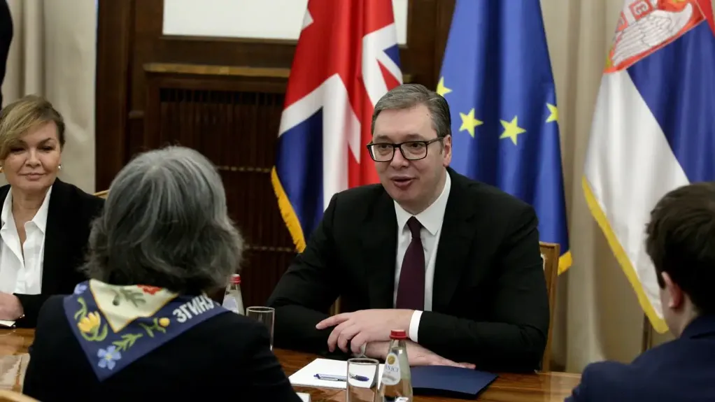 Vučić sa ambasadorkom Britanije: Poziv na krunisanje kralja Čarlsa III velika čast